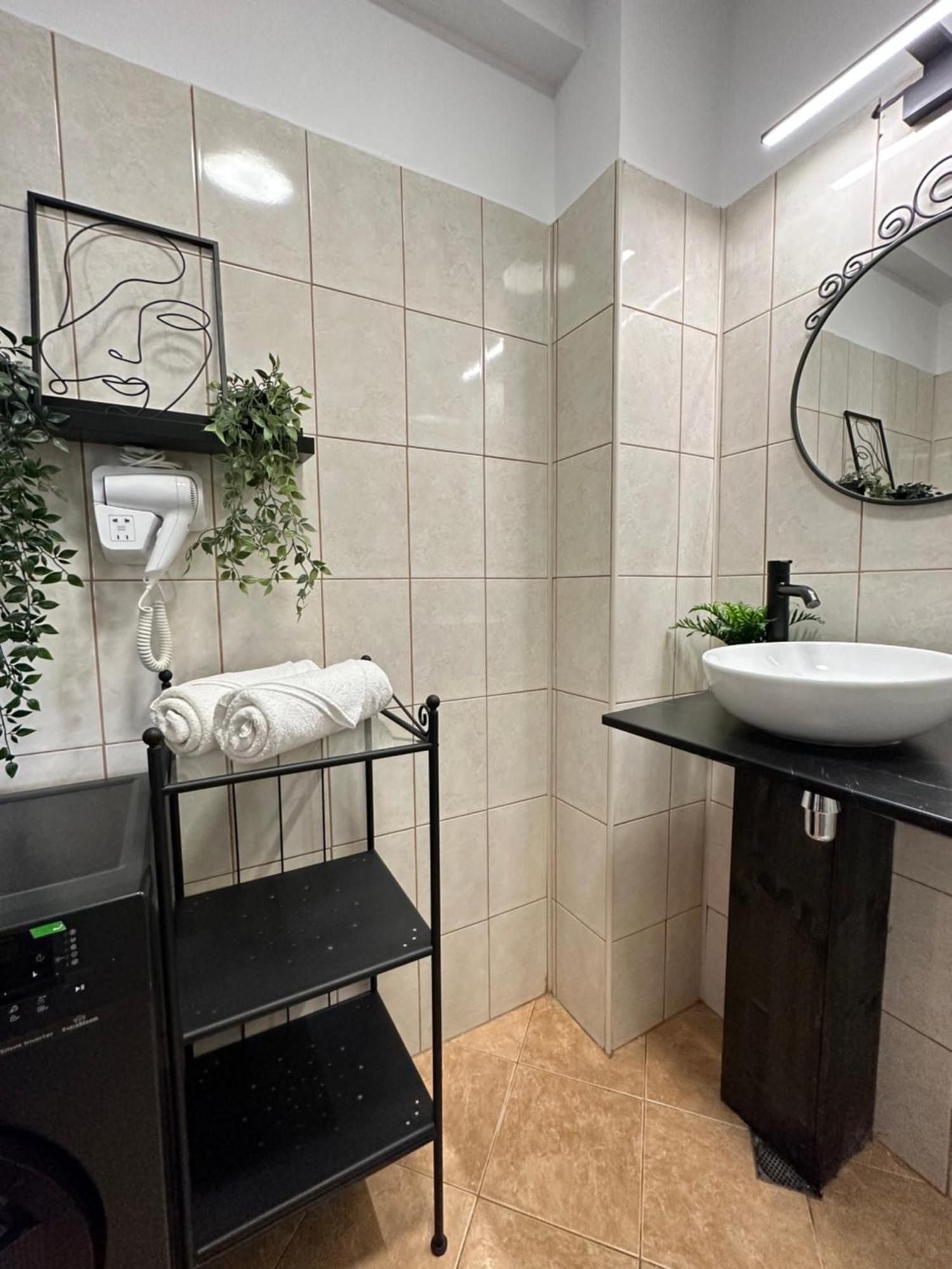 Central Studio Sapphire Apartman Bukarest Kültér fotó