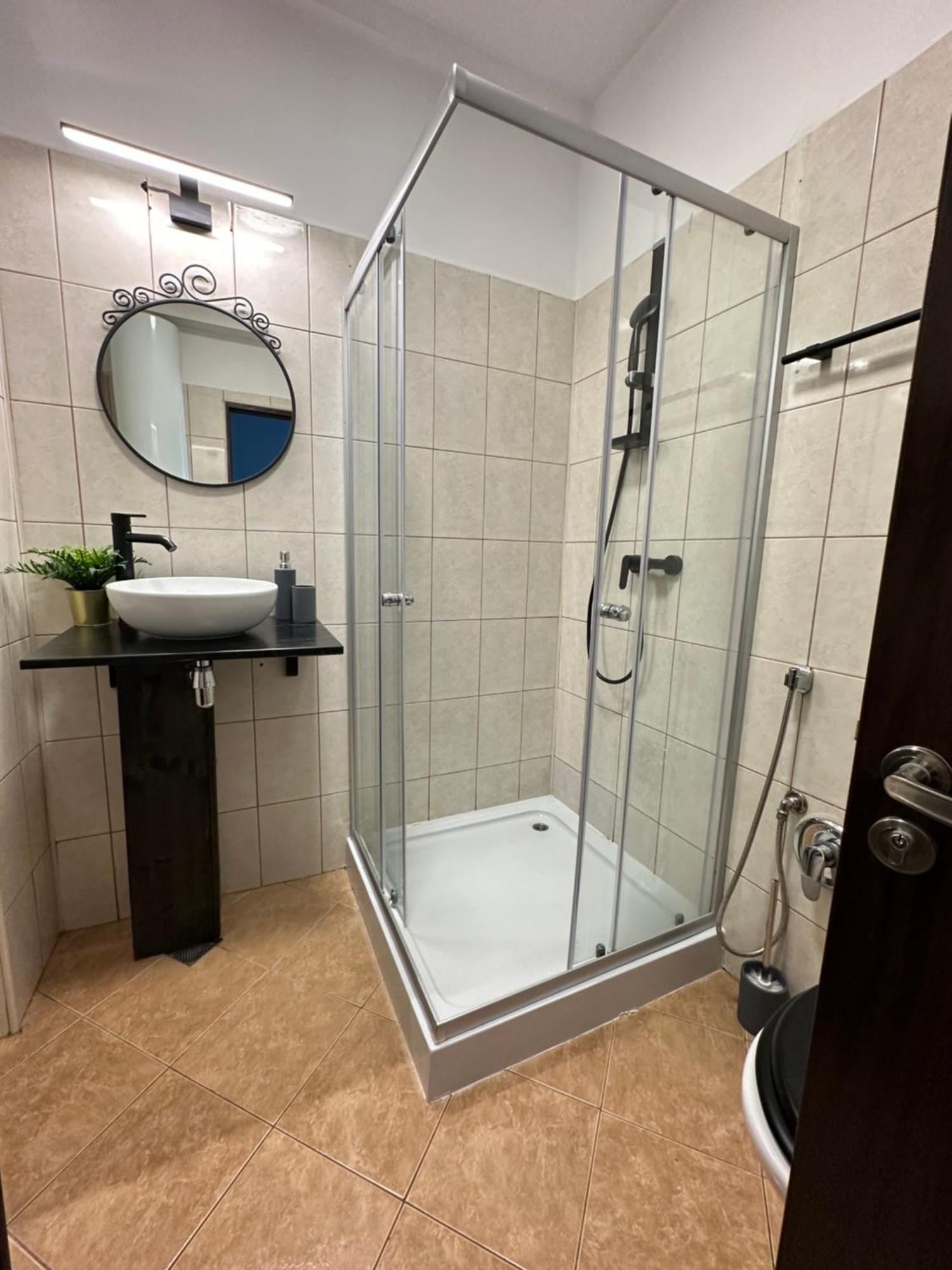 Central Studio Sapphire Apartman Bukarest Kültér fotó